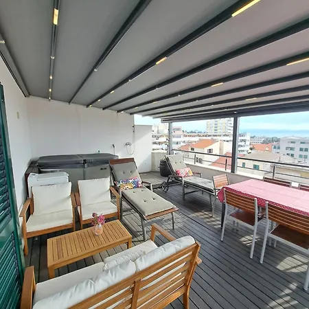 Apartment Jacuzzi Sky Split
